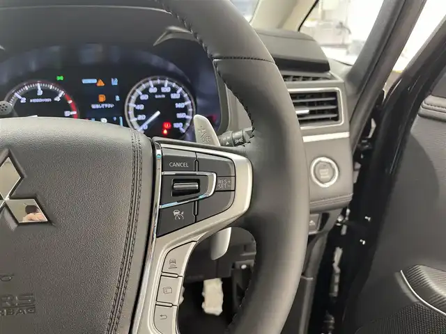 三菱 デリカＤ：５ ブラックエディション 滋賀県 2025(令7)年 0.1千km アメジストブラック 届出済み未使用車/ALPINE11インチナビ/【Bluetooth/CD/DVD/フルセグTV/HDMI/Apple CarPlay/Android Auto】/全方位カメラ/両側パワースライドドア/レザーシート/追従クルーズコントロール/ブラインドスポットモニタリング/LEDヘッドライト/オートマチックハイビーム/D席パワーシート/D/Nシートヒーター/ステアリングヒーター/パワーバックドア/AC100V電源/電動パーキングブレーキ/オートブレーキホールド/パドルシフト/プッシュスタート/スマートキー/ステアリングリモコン