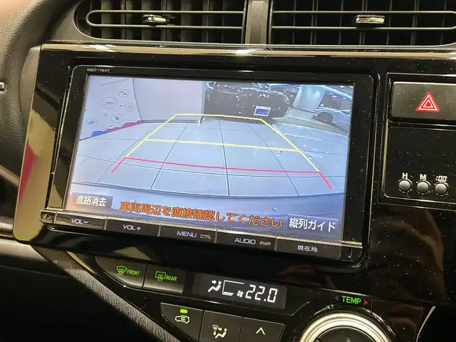 トヨタ アクア X－URBAN 埼玉県 2015(平27)年 6.8万km シルバーM 純正9インチナビ/　　CD/DVD/BT/フルセグTV/バックカメラ/ハーフレザー/オートライト/純正16インチAW/ステアリングスイッチ/ドライブレコーダー/横滑り防止/プッシュスタート/ETC/禁煙車