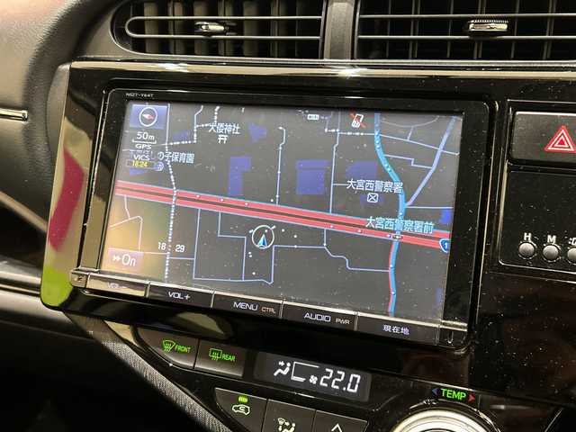 トヨタ アクア X－URBAN 埼玉県 2015(平27)年 6.8万km シルバーM 純正9インチナビ/　　CD/DVD/BT/フルセグTV/バックカメラ/ハーフレザー/オートライト/純正16インチAW/ステアリングスイッチ/ドライブレコーダー/横滑り防止/プッシュスタート/ETC/禁煙車