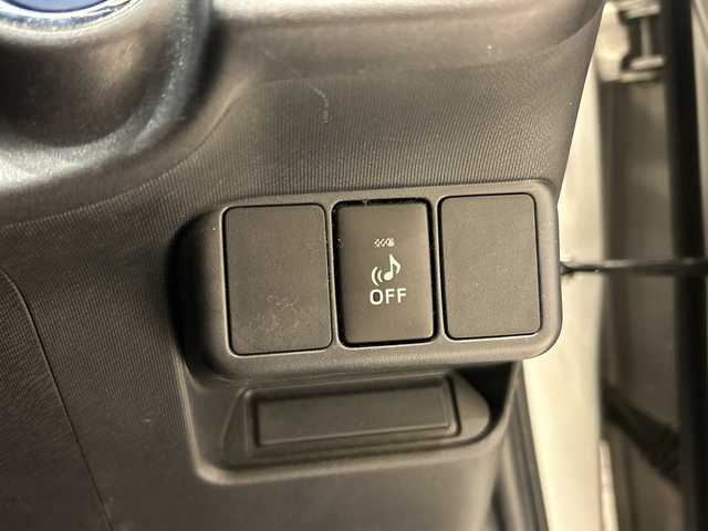 トヨタ アクア X－URBAN 埼玉県 2015(平27)年 6.8万km シルバーM 純正9インチナビ/　　CD/DVD/BT/フルセグTV/バックカメラ/ハーフレザー/オートライト/純正16インチAW/ステアリングスイッチ/ドライブレコーダー/横滑り防止/プッシュスタート/ETC/禁煙車