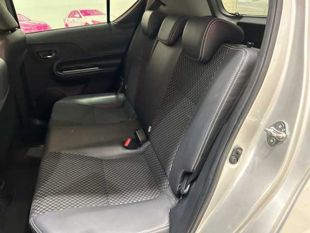 トヨタ アクア X－URBAN 埼玉県 2015(平27)年 6.8万km シルバーM 純正9インチナビ/　　CD/DVD/BT/フルセグTV/バックカメラ/ハーフレザー/オートライト/純正16インチAW/ステアリングスイッチ/ドライブレコーダー/横滑り防止/プッシュスタート/ETC/禁煙車