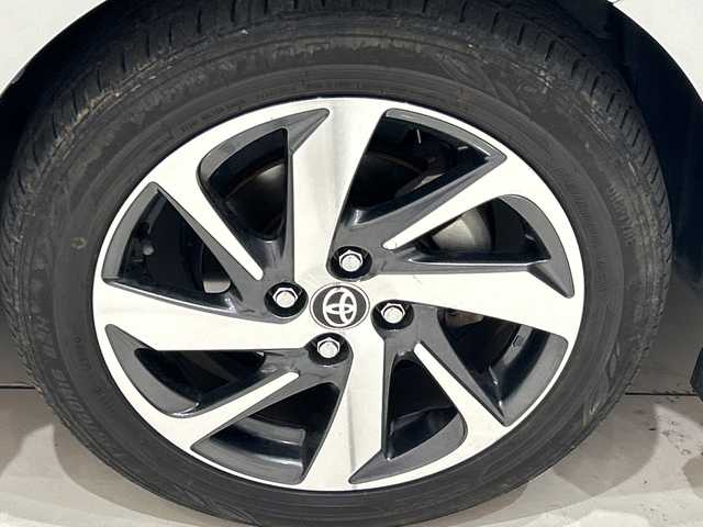 トヨタ アクア X－URBAN 埼玉県 2015(平27)年 6.8万km シルバーM 純正9インチナビ/　　CD/DVD/BT/フルセグTV/バックカメラ/ハーフレザー/オートライト/純正16インチAW/ステアリングスイッチ/ドライブレコーダー/横滑り防止/プッシュスタート/ETC/禁煙車