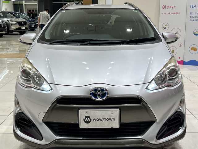 トヨタ アクア X－URBAN 埼玉県 2015(平27)年 6.8万km シルバーM 純正9インチナビ/　　CD/DVD/BT/フルセグTV/バックカメラ/ハーフレザー/オートライト/純正16インチAW/ステアリングスイッチ/ドライブレコーダー/横滑り防止/プッシュスタート/ETC/禁煙車