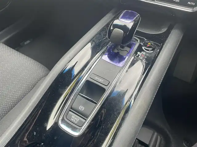 ホンダ ヴェゼル ハイブリッド X 栃木県 2015(平27)年 12.9万km ホワイトオーキッドパール (株)IDOMが運営する【じしゃロン宇都宮店】の自社ローン専用車両になります。こちらは現金またはオートローンご利用時の価格です。自社ローンご希望の方は別途その旨お申付け下さい/社外ナビ/バックカメラ/フルセグ/ＥＴＣ/クルーズコントロール/パドルシフト/スマートキー/プッシュボタンスタート/純正アルミホイール/ＬＥＤヘッドライト/オートライト