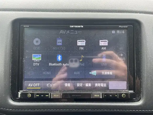 ホンダ ヴェゼル ハイブリッド X 栃木県 2015(平27)年 12.9万km ホワイトオーキッドパール (株)IDOMが運営する【じしゃロン宇都宮店】の自社ローン専用車両になります。こちらは現金またはオートローンご利用時の価格です。自社ローンご希望の方は別途その旨お申付け下さい/社外ナビ/バックカメラ/フルセグ/ＥＴＣ/クルーズコントロール/パドルシフト/スマートキー/プッシュボタンスタート/純正アルミホイール/ＬＥＤヘッドライト/オートライト