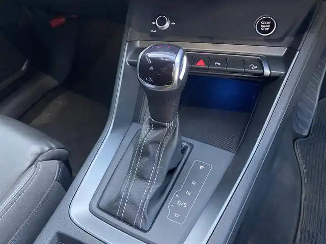 アウディ Ｑ３ 福岡県 2023(令5)年 4万km ミトスブラックメタリック ・1オーナー/・アダプティブクルーズコントロール/・純正ナビ／ＢＴ／ＵＳＢ/・全方位カメラ/・黒革シート／シートヒーター/・ドライブレコーダー/・ＥＴＣ２．０/・純正１９ＡＷ/・ＢＬＩＳ/・ＬＥＤライト/・保証書/・取扱説明書/・スペアキー
