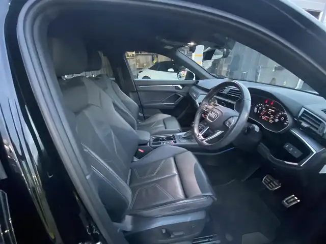 アウディ Ｑ３ 福岡県 2023(令5)年 4万km ミトスブラックメタリック ・1オーナー/・アダプティブクルーズコントロール/・純正ナビ／ＢＴ／ＵＳＢ/・全方位カメラ/・黒革シート／シートヒーター/・ドライブレコーダー/・ＥＴＣ２．０/・純正１９ＡＷ/・ＢＬＩＳ/・ＬＥＤライト/・保証書/・取扱説明書/・スペアキー