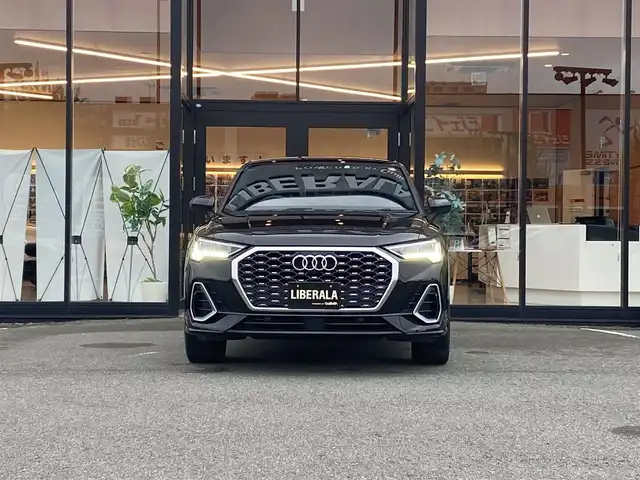 アウディ Ｑ３ 福岡県 2023(令5)年 4万km ミトスブラックメタリック ・1オーナー/・アダプティブクルーズコントロール/・純正ナビ／ＢＴ／ＵＳＢ/・全方位カメラ/・黒革シート／シートヒーター/・ドライブレコーダー/・ＥＴＣ２．０/・純正１９ＡＷ/・ＢＬＩＳ/・ＬＥＤライト/・保証書/・取扱説明書/・スペアキー
