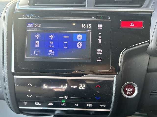 ホンダ フィット 15X 神奈川県 2014(平26)年 3.2万km プレミアムホワイトパール ワンオーナー/純正ナビ（CD/AM/FM/USB/HDMI/BT/ワンセグTV)/バックカメラ/ビルトインETC/ステアリングスイッチ/横滑り防止装置/盗難防止装置/ABS/アイドリングストップ/プッシュスタート/オートライト/電格ウィンカーミラー/フロントワイパーデアイサー/純正フロアマット/純正アルミホイール/純正ドアバイザー/ISOFIX/スペアキー×１/保証書/取扱説明書