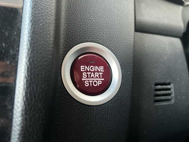 ホンダ フィット 15X 神奈川県 2014(平26)年 3.2万km プレミアムホワイトパール ワンオーナー/純正ナビ（CD/AM/FM/USB/HDMI/BT/ワンセグTV)/バックカメラ/ビルトインETC/ステアリングスイッチ/横滑り防止装置/盗難防止装置/ABS/アイドリングストップ/プッシュスタート/オートライト/電格ウィンカーミラー/フロントワイパーデアイサー/純正フロアマット/純正アルミホイール/純正ドアバイザー/ISOFIX/スペアキー×１/保証書/取扱説明書