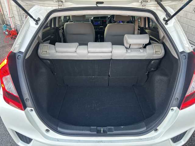 ホンダ フィット 15X 神奈川県 2014(平26)年 3.2万km プレミアムホワイトパール ワンオーナー/純正ナビ（CD/AM/FM/USB/HDMI/BT/ワンセグTV)/バックカメラ/ビルトインETC/ステアリングスイッチ/横滑り防止装置/盗難防止装置/ABS/アイドリングストップ/プッシュスタート/オートライト/電格ウィンカーミラー/フロントワイパーデアイサー/純正フロアマット/純正アルミホイール/純正ドアバイザー/ISOFIX/スペアキー×１/保証書/取扱説明書