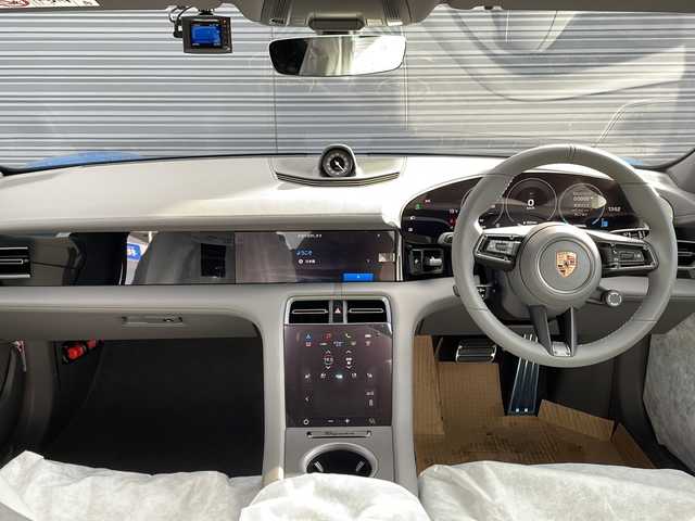 ポルシェ ポルシェ タイカン 佐賀県 2025(令7)年 0.1千km 青 ワンオーナー/ネプチューンブルー/4+1シート/スポーツクロノパッケージ/シートベンチレーション/サラウンドビューモニター/スムースフィニッシュレザーインテリア/プライバシーガラス/純正19インチアルミホイール/保証書/取扱説明書/記録簿/スマートキー/スペアキー有/クルーズコントロール/Bluetooth接続/後席用モニター/ETC2.0/全方位カメラ/AppleCarPlay/AndroidAuto/電動リアゲート/前後ドライブレコーダー/純正フロアマット/前席パワーシート/前席シートヒーター/前席エアシート/ABS/前後コーナーセンサー/レーンキープアシスト/盗難防止装置/オートライト/オートマチックハイビーム/LEDライト/衝突被害軽減システム/革巻ステアリング/ステアリングスイッチ/レーンチェンジアシスト/プロアクティブ乗員保護/シートメモリ/ブラインドスポットモニター/車間距離警告/車線逸脱警告/疲労検知システム