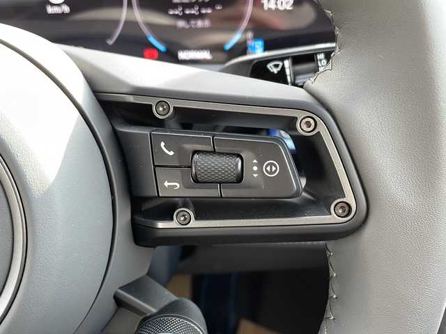 ポルシェ ポルシェ タイカン 佐賀県 2025(令7)年 0.1千km 青 ワンオーナー/ネプチューンブルー/4+1シート/スポーツクロノパッケージ/シートベンチレーション/サラウンドビューモニター/スムースフィニッシュレザーインテリア/プライバシーガラス/純正19インチアルミホイール/保証書/取扱説明書/記録簿/スマートキー/スペアキー有/クルーズコントロール/Bluetooth接続/後席用モニター/ETC2.0/全方位カメラ/AppleCarPlay/AndroidAuto/電動リアゲート/前後ドライブレコーダー/純正フロアマット/前席パワーシート/前席シートヒーター/前席エアシート/ABS/前後コーナーセンサー/レーンキープアシスト/盗難防止装置/オートライト/オートマチックハイビーム/LEDライト/衝突被害軽減システム/革巻ステアリング/ステアリングスイッチ/レーンチェンジアシスト/プロアクティブ乗員保護/シートメモリ/ブラインドスポットモニター/車間距離警告/車線逸脱警告/疲労検知システム