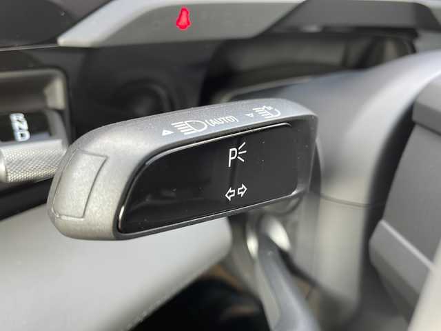 ポルシェ ポルシェ タイカン 佐賀県 2025(令7)年 0.1千km 青 ワンオーナー/ネプチューンブルー/4+1シート/スポーツクロノパッケージ/シートベンチレーション/サラウンドビューモニター/スムースフィニッシュレザーインテリア/プライバシーガラス/純正19インチアルミホイール/保証書/取扱説明書/記録簿/スマートキー/スペアキー有/クルーズコントロール/Bluetooth接続/後席用モニター/ETC2.0/全方位カメラ/AppleCarPlay/AndroidAuto/電動リアゲート/前後ドライブレコーダー/純正フロアマット/前席パワーシート/前席シートヒーター/前席エアシート/ABS/前後コーナーセンサー/レーンキープアシスト/盗難防止装置/オートライト/オートマチックハイビーム/LEDライト/衝突被害軽減システム/革巻ステアリング/ステアリングスイッチ/レーンチェンジアシスト/プロアクティブ乗員保護/シートメモリ/ブラインドスポットモニター/車間距離警告/車線逸脱警告/疲労検知システム