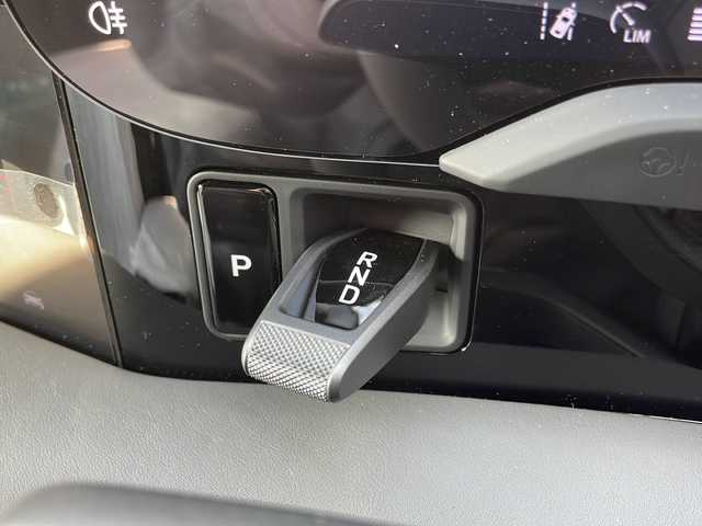 ポルシェ ポルシェ タイカン 佐賀県 2025(令7)年 0.1千km 青 ワンオーナー/ネプチューンブルー/4+1シート/スポーツクロノパッケージ/シートベンチレーション/サラウンドビューモニター/スムースフィニッシュレザーインテリア/プライバシーガラス/純正19インチアルミホイール/保証書/取扱説明書/記録簿/スマートキー/スペアキー有/クルーズコントロール/Bluetooth接続/後席用モニター/ETC2.0/全方位カメラ/AppleCarPlay/AndroidAuto/電動リアゲート/前後ドライブレコーダー/純正フロアマット/前席パワーシート/前席シートヒーター/前席エアシート/ABS/前後コーナーセンサー/レーンキープアシスト/盗難防止装置/オートライト/オートマチックハイビーム/LEDライト/衝突被害軽減システム/革巻ステアリング/ステアリングスイッチ/レーンチェンジアシスト/プロアクティブ乗員保護/シートメモリ/ブラインドスポットモニター/車間距離警告/車線逸脱警告/疲労検知システム