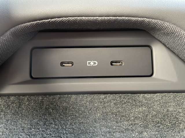 ポルシェ ポルシェ タイカン 佐賀県 2025(令7)年 0.1千km 青 ワンオーナー/ネプチューンブルー/4+1シート/スポーツクロノパッケージ/シートベンチレーション/サラウンドビューモニター/スムースフィニッシュレザーインテリア/プライバシーガラス/純正19インチアルミホイール/保証書/取扱説明書/記録簿/スマートキー/スペアキー有/クルーズコントロール/Bluetooth接続/後席用モニター/ETC2.0/全方位カメラ/AppleCarPlay/AndroidAuto/電動リアゲート/前後ドライブレコーダー/純正フロアマット/前席パワーシート/前席シートヒーター/前席エアシート/ABS/前後コーナーセンサー/レーンキープアシスト/盗難防止装置/オートライト/オートマチックハイビーム/LEDライト/衝突被害軽減システム/革巻ステアリング/ステアリングスイッチ/レーンチェンジアシスト/プロアクティブ乗員保護/シートメモリ/ブラインドスポットモニター/車間距離警告/車線逸脱警告/疲労検知システム