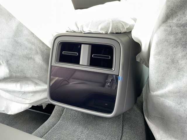 ポルシェ ポルシェ タイカン 佐賀県 2025(令7)年 0.1千km 青 ワンオーナー/ネプチューンブルー/4+1シート/スポーツクロノパッケージ/シートベンチレーション/サラウンドビューモニター/スムースフィニッシュレザーインテリア/プライバシーガラス/純正19インチアルミホイール/保証書/取扱説明書/記録簿/スマートキー/スペアキー有/クルーズコントロール/Bluetooth接続/後席用モニター/ETC2.0/全方位カメラ/AppleCarPlay/AndroidAuto/電動リアゲート/前後ドライブレコーダー/純正フロアマット/前席パワーシート/前席シートヒーター/前席エアシート/ABS/前後コーナーセンサー/レーンキープアシスト/盗難防止装置/オートライト/オートマチックハイビーム/LEDライト/衝突被害軽減システム/革巻ステアリング/ステアリングスイッチ/レーンチェンジアシスト/プロアクティブ乗員保護/シートメモリ/ブラインドスポットモニター/車間距離警告/車線逸脱警告/疲労検知システム