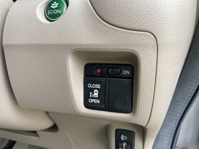 ホンダ Ｎ ＢＯＸ G Lパッケージ 石川県 2014(平26)年 6.8万km シルバー 社外メモリーナビ　フルセグＴＶ　パワースライドドア　スマートキー　プッシュスタート　電動ミラー　ベンチシート　スタッドレス積み込み