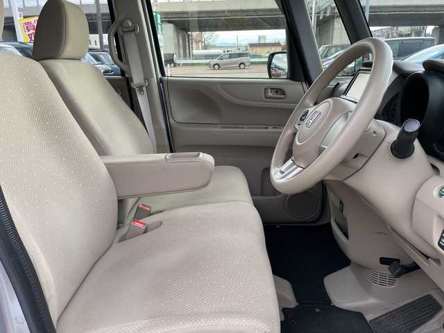 ホンダ Ｎ ＢＯＸ G Lパッケージ 石川県 2014(平26)年 6.8万km シルバー 社外メモリーナビ　フルセグＴＶ　パワースライドドア　スマートキー　プッシュスタート　電動ミラー　ベンチシート　スタッドレス積み込み