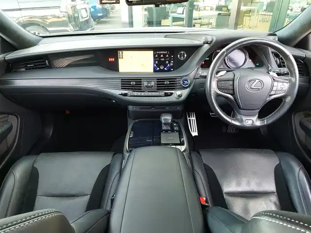 レクサス ＬＳ 500h Fスポーツ 東京都 2017(平29)年 5.4万km ホワイトノーヴァガラスフレーク サンルーフ/純正12.3インチワイドディスプレイ/パノラミックビューモニター/ヘッドアップディスプレイ/ビルトインETC2.0/ドライブレコーダー/AC100V/パドルシフト/パワーシート/シートヒーター/ベンチレーション/ステアリングヒーター/クリアランスソナー/Lexus Safety System ＋/・プリクラッシュセーフティ/・レーントレーシングアシスト/・オートマチックハイビーム/・レーダークルーズコントロール/・ブラインドスポットモニター