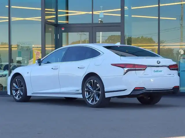 レクサス ＬＳ 500h Fスポーツ 東京都 2017(平29)年 5.4万km ホワイトノーヴァガラスフレーク サンルーフ/純正12.3インチワイドディスプレイ/パノラミックビューモニター/ヘッドアップディスプレイ/ビルトインETC2.0/ドライブレコーダー/AC100V/パドルシフト/パワーシート/シートヒーター/ベンチレーション/ステアリングヒーター/クリアランスソナー/Lexus Safety System ＋/・プリクラッシュセーフティ/・レーントレーシングアシスト/・オートマチックハイビーム/・レーダークルーズコントロール/・ブラインドスポットモニター