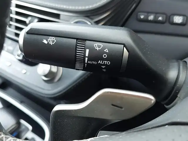 レクサス ＬＳ 500h Fスポーツ 東京都 2017(平29)年 5.4万km ホワイトノーヴァガラスフレーク サンルーフ/純正12.3インチワイドディスプレイ/パノラミックビューモニター/ヘッドアップディスプレイ/ビルトインETC2.0/ドライブレコーダー/AC100V/パドルシフト/パワーシート/シートヒーター/ベンチレーション/ステアリングヒーター/クリアランスソナー/Lexus Safety System ＋/・プリクラッシュセーフティ/・レーントレーシングアシスト/・オートマチックハイビーム/・レーダークルーズコントロール/・ブラインドスポットモニター