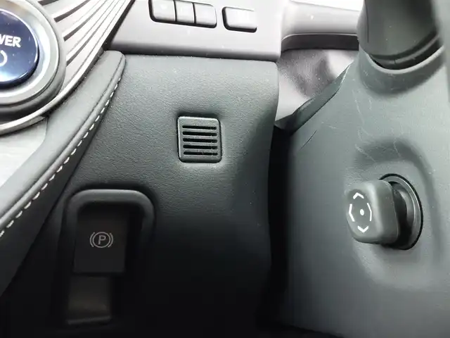 レクサス ＬＳ 500h Fスポーツ 東京都 2017(平29)年 5.4万km ホワイトノーヴァガラスフレーク サンルーフ/純正12.3インチワイドディスプレイ/パノラミックビューモニター/ヘッドアップディスプレイ/ビルトインETC2.0/ドライブレコーダー/AC100V/パドルシフト/パワーシート/シートヒーター/ベンチレーション/ステアリングヒーター/クリアランスソナー/Lexus Safety System ＋/・プリクラッシュセーフティ/・レーントレーシングアシスト/・オートマチックハイビーム/・レーダークルーズコントロール/・ブラインドスポットモニター