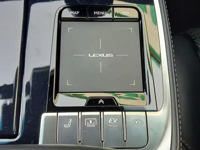 レクサス ＬＳ 500h Fスポーツ 東京都 2017(平29)年 5.4万km ホワイトノーヴァガラスフレーク サンルーフ/純正12.3インチワイドディスプレイ/パノラミックビューモニター/ヘッドアップディスプレイ/ビルトインETC2.0/ドライブレコーダー/AC100V/パドルシフト/パワーシート/シートヒーター/ベンチレーション/ステアリングヒーター/クリアランスソナー/Lexus Safety System ＋/・プリクラッシュセーフティ/・レーントレーシングアシスト/・オートマチックハイビーム/・レーダークルーズコントロール/・ブラインドスポットモニター