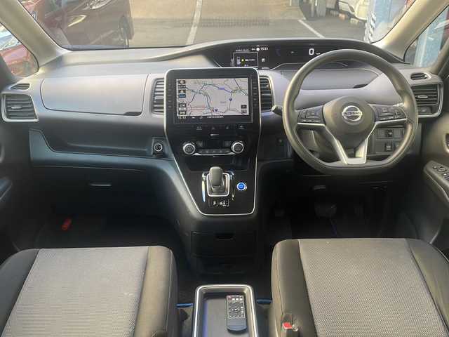 日産 セレナ e－パワー XV 広島県 2021(令3)年 6.3万km ブリリアントホワイトパール 禁煙車/エマージェンシーブレーキ/車線逸脱警報/ハイビームアシスト/BSM/セーフティパックA/クルーズコントロール/純正10型ナビ/・フルセグTV/CD/DVD/Blu-ray/Bluetooth/・SD/REC/純正フリップダウンモニター/アラウンドビューモニター/コーナーセンサー/ステアリングスイッチ（非連動）/オートライト/リアサンシェード/スマートキー/プッシュスタート/スペアキー/純正ドライブレコーダー（DH5-D）/ETC/純正15インチアルミホイール