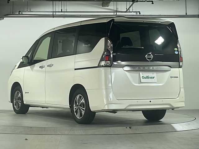 日産 セレナ e－パワー XV 広島県 2021(令3)年 6.3万km ブリリアントホワイトパール 禁煙車/エマージェンシーブレーキ/車線逸脱警報/ハイビームアシスト/BSM/セーフティパックA/クルーズコントロール/純正10型ナビ/・フルセグTV/CD/DVD/Blu-ray/Bluetooth/・SD/REC/純正フリップダウンモニター/アラウンドビューモニター/コーナーセンサー/ステアリングスイッチ（非連動）/オートライト/リアサンシェード/スマートキー/プッシュスタート/スペアキー/純正ドライブレコーダー（DH5-D）/ETC/純正15インチアルミホイール
