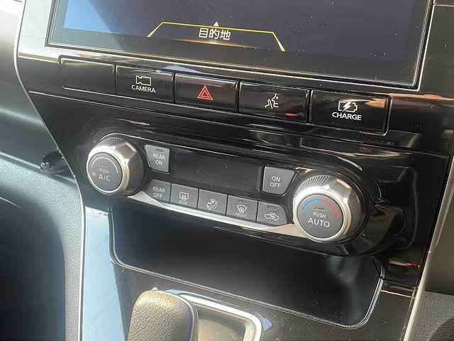 日産 セレナ e－パワー XV 広島県 2021(令3)年 6.3万km ブリリアントホワイトパール 禁煙車/エマージェンシーブレーキ/車線逸脱警報/ハイビームアシスト/BSM/セーフティパックA/クルーズコントロール/純正10型ナビ/・フルセグTV/CD/DVD/Blu-ray/Bluetooth/・SD/REC/純正フリップダウンモニター/アラウンドビューモニター/コーナーセンサー/ステアリングスイッチ（非連動）/オートライト/リアサンシェード/スマートキー/プッシュスタート/スペアキー/純正ドライブレコーダー（DH5-D）/ETC/純正15インチアルミホイール