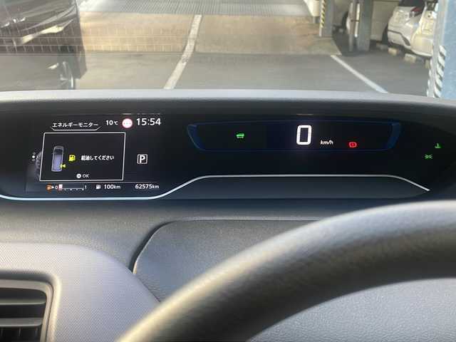 日産 セレナ e－パワー XV 広島県 2021(令3)年 6.3万km ブリリアントホワイトパール 禁煙車/エマージェンシーブレーキ/車線逸脱警報/ハイビームアシスト/BSM/セーフティパックA/クルーズコントロール/純正10型ナビ/・フルセグTV/CD/DVD/Blu-ray/Bluetooth/・SD/REC/純正フリップダウンモニター/アラウンドビューモニター/コーナーセンサー/ステアリングスイッチ（非連動）/オートライト/リアサンシェード/スマートキー/プッシュスタート/スペアキー/純正ドライブレコーダー（DH5-D）/ETC/純正15インチアルミホイール