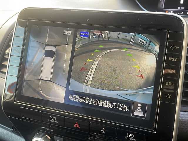 日産 セレナ e－パワー XV 広島県 2021(令3)年 6.3万km ブリリアントホワイトパール 禁煙車/エマージェンシーブレーキ/車線逸脱警報/ハイビームアシスト/BSM/セーフティパックA/クルーズコントロール/純正10型ナビ/・フルセグTV/CD/DVD/Blu-ray/Bluetooth/・SD/REC/純正フリップダウンモニター/アラウンドビューモニター/コーナーセンサー/ステアリングスイッチ（非連動）/オートライト/リアサンシェード/スマートキー/プッシュスタート/スペアキー/純正ドライブレコーダー（DH5-D）/ETC/純正15インチアルミホイール