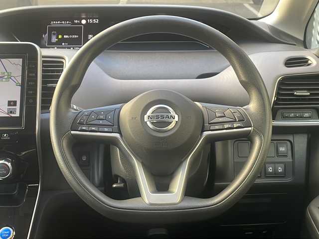 日産 セレナ e－パワー XV 広島県 2021(令3)年 6.3万km ブリリアントホワイトパール 禁煙車/エマージェンシーブレーキ/車線逸脱警報/ハイビームアシスト/BSM/セーフティパックA/クルーズコントロール/純正10型ナビ/・フルセグTV/CD/DVD/Blu-ray/Bluetooth/・SD/REC/純正フリップダウンモニター/アラウンドビューモニター/コーナーセンサー/ステアリングスイッチ（非連動）/オートライト/リアサンシェード/スマートキー/プッシュスタート/スペアキー/純正ドライブレコーダー（DH5-D）/ETC/純正15インチアルミホイール