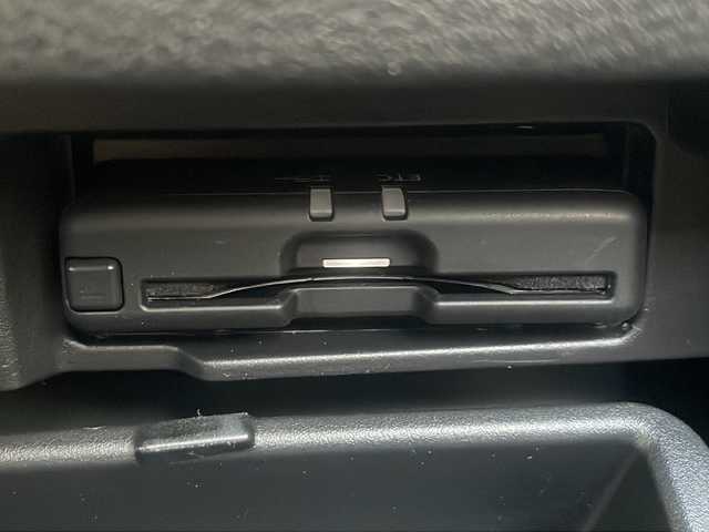 日産 セレナ e－パワー XV 広島県 2021(令3)年 6.3万km ブリリアントホワイトパール 禁煙車/エマージェンシーブレーキ/車線逸脱警報/ハイビームアシスト/BSM/セーフティパックA/クルーズコントロール/純正10型ナビ/・フルセグTV/CD/DVD/Blu-ray/Bluetooth/・SD/REC/純正フリップダウンモニター/アラウンドビューモニター/コーナーセンサー/ステアリングスイッチ（非連動）/オートライト/リアサンシェード/スマートキー/プッシュスタート/スペアキー/純正ドライブレコーダー（DH5-D）/ETC/純正15インチアルミホイール