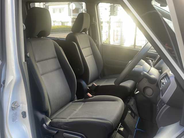 日産 セレナ e－パワー XV 広島県 2021(令3)年 6.3万km ブリリアントホワイトパール 禁煙車/エマージェンシーブレーキ/車線逸脱警報/ハイビームアシスト/BSM/セーフティパックA/クルーズコントロール/純正10型ナビ/・フルセグTV/CD/DVD/Blu-ray/Bluetooth/・SD/REC/純正フリップダウンモニター/アラウンドビューモニター/コーナーセンサー/ステアリングスイッチ（非連動）/オートライト/リアサンシェード/スマートキー/プッシュスタート/スペアキー/純正ドライブレコーダー（DH5-D）/ETC/純正15インチアルミホイール