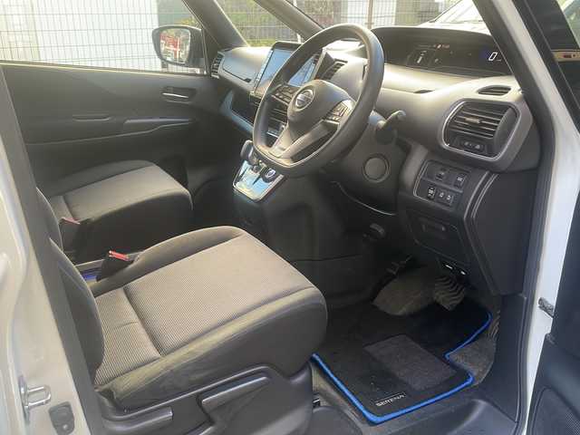 日産 セレナ e－パワー XV 広島県 2021(令3)年 6.3万km ブリリアントホワイトパール 禁煙車/エマージェンシーブレーキ/車線逸脱警報/ハイビームアシスト/BSM/セーフティパックA/クルーズコントロール/純正10型ナビ/・フルセグTV/CD/DVD/Blu-ray/Bluetooth/・SD/REC/純正フリップダウンモニター/アラウンドビューモニター/コーナーセンサー/ステアリングスイッチ（非連動）/オートライト/リアサンシェード/スマートキー/プッシュスタート/スペアキー/純正ドライブレコーダー（DH5-D）/ETC/純正15インチアルミホイール