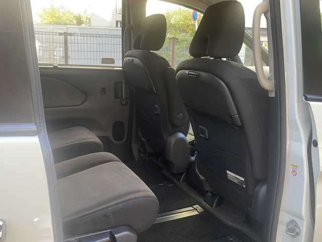 日産 セレナ e－パワー XV 広島県 2021(令3)年 6.3万km ブリリアントホワイトパール 禁煙車/エマージェンシーブレーキ/車線逸脱警報/ハイビームアシスト/BSM/セーフティパックA/クルーズコントロール/純正10型ナビ/・フルセグTV/CD/DVD/Blu-ray/Bluetooth/・SD/REC/純正フリップダウンモニター/アラウンドビューモニター/コーナーセンサー/ステアリングスイッチ（非連動）/オートライト/リアサンシェード/スマートキー/プッシュスタート/スペアキー/純正ドライブレコーダー（DH5-D）/ETC/純正15インチアルミホイール