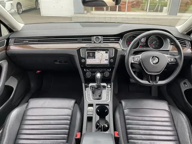 フォルクスワーゲン パサート TSI ハイライン 福島県 2015(平27)年 13.1万km ディープブラックパールエフェクト ワンオーナー/純正メモリーナビ/CD/DVD/SD/BT/USB/社外16インチAW(純正17AW＋夏タイヤ積込)/プリクラッシュブレーキシステム/レーンチェンジアシストシステム/レーダークルーズコントロール/クリアランスソナー/黒レザーシート/パワーシート/シートヒーター/エアシート/パワーテールゲート/リアオートサンシェード/アイドリングストップ/ステアリングリモコン/バックカメラ/パドルシフト/オートライト/LEDヘッドライト/フォグライト/プッシュスタート/ドアバイザー/フロアマット/ETC