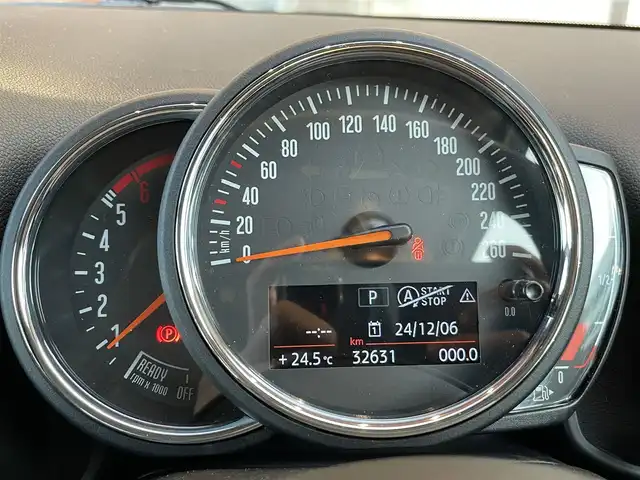 ＭＩＮＩ ＢＭＷ ミニ クロスオーバー クーパー D 鹿児島県 2020(令2)年 3.3万km ホワイト・シルバー アダプティブクルーズコントロール /インテリジェントセーフティ /バックカメラ /パークディスタンスコントロール /ドラレコ /iDriveナビ /ルームミラー内臓ETC  /MTモード付 /純正18インチAW