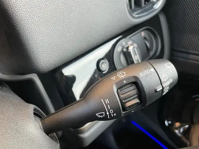 ＭＩＮＩ ＢＭＷ ミニ クロスオーバー クーパー D 鹿児島県 2020(令2)年 3.3万km ホワイト・シルバー アダプティブクルーズコントロール /インテリジェントセーフティ /バックカメラ /パークディスタンスコントロール /ドラレコ /iDriveナビ /ルームミラー内臓ETC  /MTモード付 /純正18インチAW