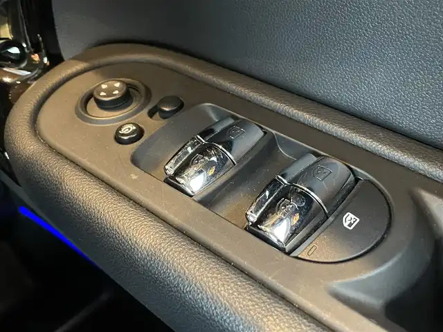 ＭＩＮＩ ＢＭＷ ミニ クロスオーバー クーパー D 鹿児島県 2020(令2)年 3.3万km ホワイト・シルバー アダプティブクルーズコントロール /インテリジェントセーフティ /バックカメラ /パークディスタンスコントロール /ドラレコ /iDriveナビ /ルームミラー内臓ETC  /MTモード付 /純正18インチAW
