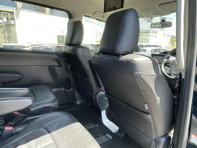 トヨタ ヴォクシー ZS 福岡県 2014(平26)年 9.7万km ブラッキッシュアゲハガラスフレーク (株)IDOMが運営する【じしゃロン八幡西店】の自社ローン専用車両になります。こちらは現金またはオートローンご利用時の価格です。自社ローンご希望の方は別途その旨お申付け下さい/社外ナビ　(アルパイン700W)/【Biuetooth・フルセグTV・DVD・CD】/後部座席用モニター　(TMX-R3000)/バックカメラ　/ＥＴＣ　/シートカバー/純正アルミホイール　　/純正リアスポイラー　/純正アルミホイール/両側パワースライドドア　/アイドリングストップ　/オートライト　/フロントフォグランプ