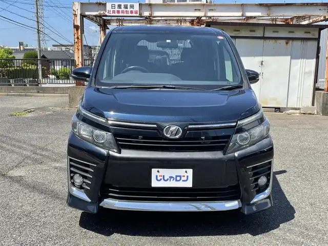 トヨタ ヴォクシー ZS 福岡県 2014(平26)年 9.7万km ブラッキッシュアゲハガラスフレーク (株)IDOMが運営する【じしゃロン八幡西店】の自社ローン専用車両になります。こちらは現金またはオートローンご利用時の価格です。自社ローンご希望の方は別途その旨お申付け下さい/社外ナビ　(アルパイン700W)/【Biuetooth・フルセグTV・DVD・CD】/後部座席用モニター　(TMX-R3000)/バックカメラ　/ＥＴＣ　/シートカバー/純正アルミホイール　　/純正リアスポイラー　/純正アルミホイール/両側パワースライドドア　/アイドリングストップ　/オートライト　/フロントフォグランプ