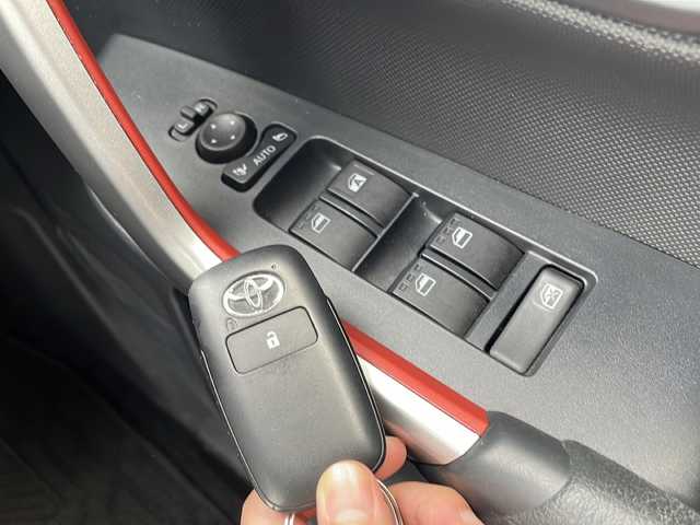 トヨタ ライズ Z 青森県 2020(令2)年 4.1万km ブラックマイカメタリック/シャイニングホワイトパール ワンオーナー/純正9インチディスプレイオーディオ/フルセグTV/BT/全方位カメラ/ワイパーデアイサー/衝突軽減システム/追従クルーズコントロール/レーンキープアシスト/サイドカーテンエアバック/前後コーナーセンサー/ビルトインETC/前席シートヒーター/オートライト/LEDヘッドライト/LEDフォグライト/リアフォグ/純正17インチアルミ夏タイヤ/社外16インチアルミスタッドレスタイヤ