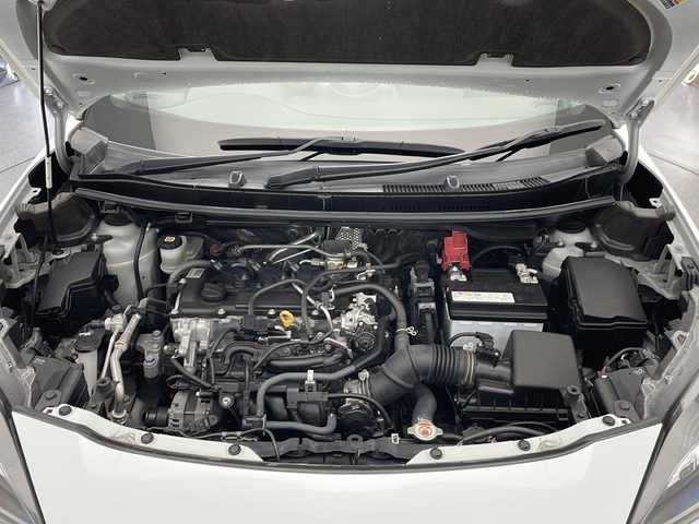 トヨタ ヤリスクロス Z 長野県 2020(令2)年 3.2万km ホワイトパールクリスタルシャイン ４WD/モデリスタエアロ/ディスプレイオーディオ/ナビキット/CD/DVDデッキ/　BT/USB/Miracast/バックカメラ/ビルトインETC/前後ドライブレコーダー/前席シートヒーター /トヨタセーフティセンス/プリクラッシュセーフティ/レーダークルーズコントロール/レーンディパーチャーアラート /クリアランスソナー/オートマチックハイビーム/ダウンヒルアシストコントロール/LEDヘッドライト/フォグライト/オートライト/プッシュスタート/スマートキー/純正フロアマット/・社外AW付スタッドレス積込(205/65/R16)/・保証書、取説