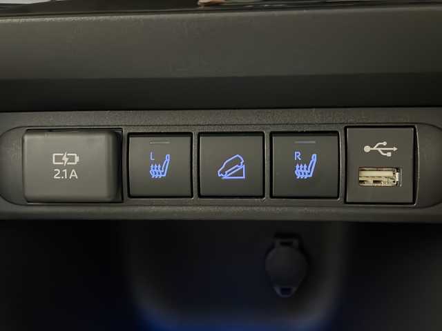 トヨタ ヤリスクロス Z 長野県 2020(令2)年 3.2万km ホワイトパールクリスタルシャイン ４WD/モデリスタエアロ/ディスプレイオーディオ/ナビキット/CD/DVDデッキ/　BT/USB/Miracast/バックカメラ/ビルトインETC/前後ドライブレコーダー/前席シートヒーター /トヨタセーフティセンス/プリクラッシュセーフティ/レーダークルーズコントロール/レーンディパーチャーアラート /クリアランスソナー/オートマチックハイビーム/ダウンヒルアシストコントロール/LEDヘッドライト/フォグライト/オートライト/プッシュスタート/スマートキー/純正フロアマット/・社外AW付スタッドレス積込(205/65/R16)/・保証書、取説