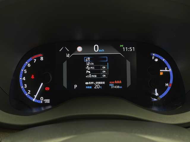 トヨタ ヤリスクロス Z 長野県 2020(令2)年 3.2万km ホワイトパールクリスタルシャイン ４WD/モデリスタエアロ/ディスプレイオーディオ/ナビキット/CD/DVDデッキ/　BT/USB/Miracast/バックカメラ/ビルトインETC/前後ドライブレコーダー/前席シートヒーター /トヨタセーフティセンス/プリクラッシュセーフティ/レーダークルーズコントロール/レーンディパーチャーアラート /クリアランスソナー/オートマチックハイビーム/ダウンヒルアシストコントロール/LEDヘッドライト/フォグライト/オートライト/プッシュスタート/スマートキー/純正フロアマット/・社外AW付スタッドレス積込(205/65/R16)/・保証書、取説