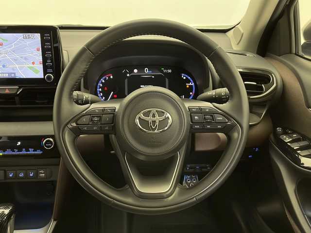 トヨタ ヤリスクロス Z 長野県 2020(令2)年 3.2万km ホワイトパールクリスタルシャイン ４WD/モデリスタエアロ/ディスプレイオーディオ/ナビキット/CD/DVDデッキ/　BT/USB/Miracast/バックカメラ/ビルトインETC/前後ドライブレコーダー/前席シートヒーター /トヨタセーフティセンス/プリクラッシュセーフティ/レーダークルーズコントロール/レーンディパーチャーアラート /クリアランスソナー/オートマチックハイビーム/ダウンヒルアシストコントロール/LEDヘッドライト/フォグライト/オートライト/プッシュスタート/スマートキー/純正フロアマット/・社外AW付スタッドレス積込(205/65/R16)/・保証書、取説