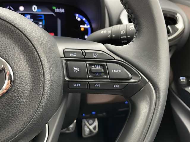 トヨタ ヤリスクロス Z 長野県 2020(令2)年 3.2万km ホワイトパールクリスタルシャイン ４WD/モデリスタエアロ/ディスプレイオーディオ/ナビキット/CD/DVDデッキ/　BT/USB/Miracast/バックカメラ/ビルトインETC/前後ドライブレコーダー/前席シートヒーター /トヨタセーフティセンス/プリクラッシュセーフティ/レーダークルーズコントロール/レーンディパーチャーアラート /クリアランスソナー/オートマチックハイビーム/ダウンヒルアシストコントロール/LEDヘッドライト/フォグライト/オートライト/プッシュスタート/スマートキー/純正フロアマット/・社外AW付スタッドレス積込(205/65/R16)/・保証書、取説